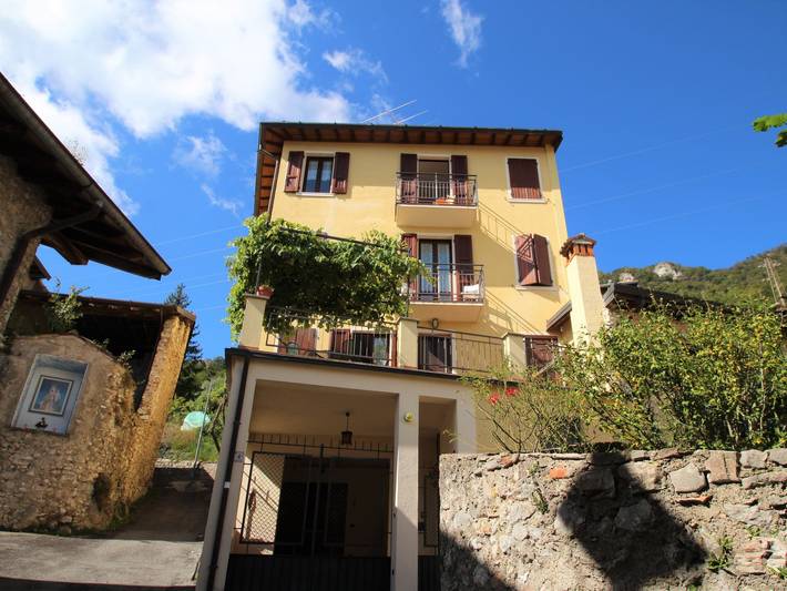 Ferienwohnung für 2 Personen, mit Balkon und Seeblick in Gargnano