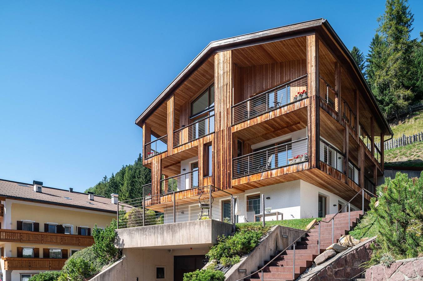 Entire apartment, Vista Dolomites apartment 'Energy' with Mountain View, Private Garden and Wi-Fi in Santa Cristina Gherdëina, Dolomiti Superski