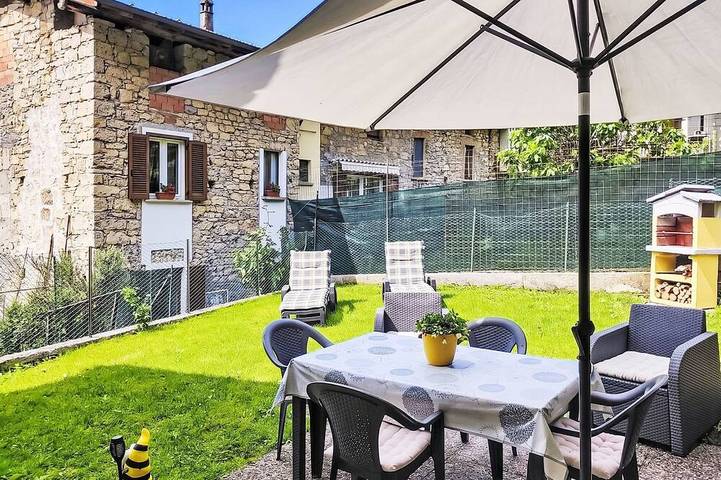 Ferienwohnung für 2 Personen, mit Balkon und Garten