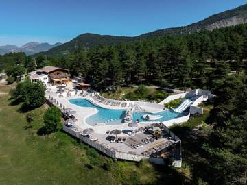 Camping pour 4 personnes, avec piscine et jardin, animaux acceptés dans les Gorges du Verdon