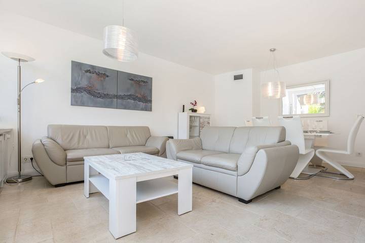 Ganze Wohnung, Modernes Haus für 6 Pers. mit Terrasse, Pkw-Stellplatz, Wlan. Haustiere erlaubt. in Westerland, Sylt (Gemeinde)