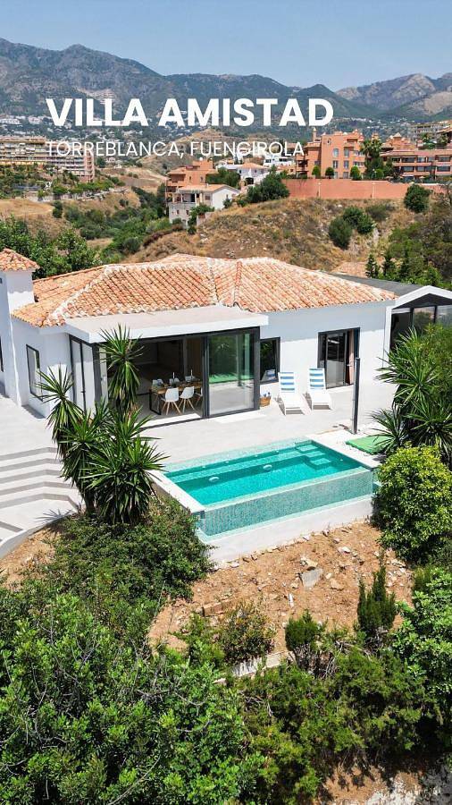Casa rural para 9 personas, con piscina además de jardín y jacuzzi en Fuengirola