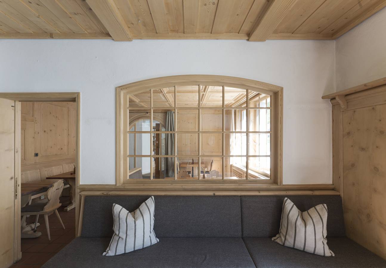 Hotel Üja Scuol - Doppelzimmer mit Balkon in Scuol, Unterengadin