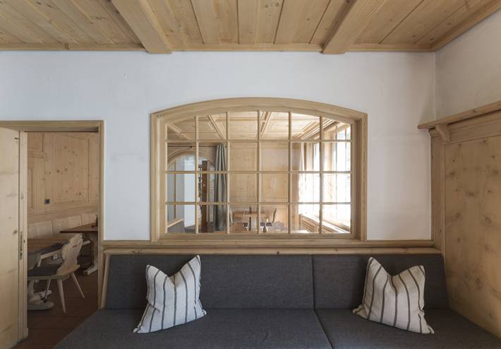 Boutique Hotel Üja - Doppelzimmer mit Balkon in Scuol, Unterengadin