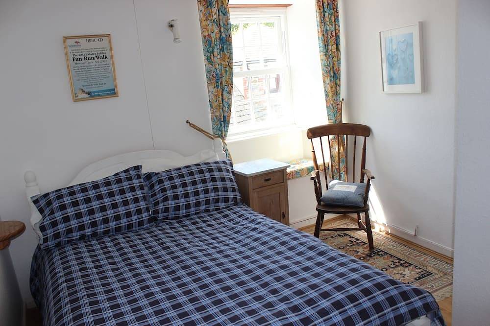 Character Cottage in Old Part of Padstow with private garden and parking in Padstow, Cornwall