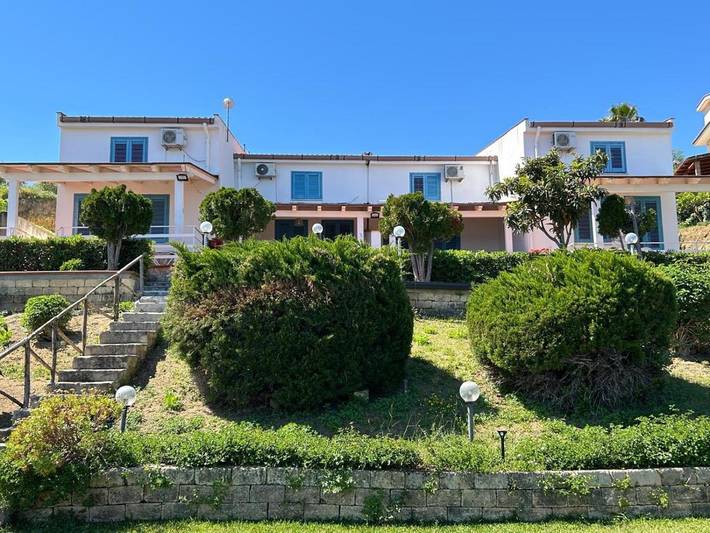 Apartmenthotel für 5 Personen, mit Ausblick und Garten sowie Pool - 1