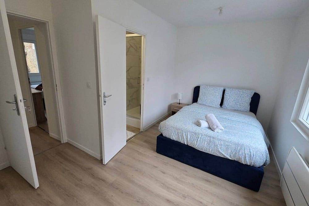 Entire apartment, Le quai 22, Arras station - 3 bedrooms and 3 bathrooms in Arras, Arras region
