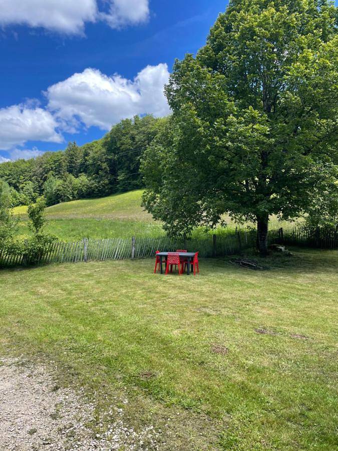Gîte pour 4 personnes, avec terrasse ainsi que vue et jardin, animaux acceptés dans Cascades du Hérisson - 3