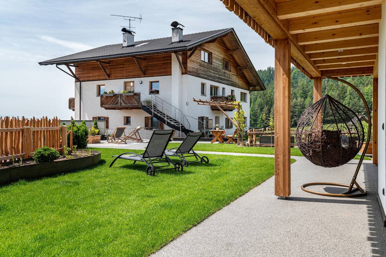 Entire apartment, Apartment 'Feicht' with Mountain View, Private Terrace and Wi-Fi in Jenesien, Sarntal Alps