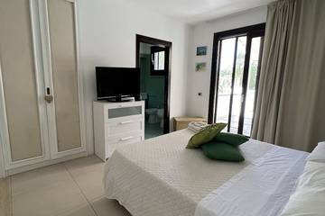 Villa for 7 Guests in Palermo, Palermo Province, Picture 1