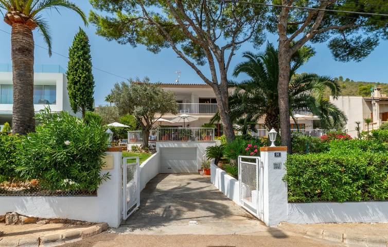 Rückzugsort am Meer mit Terrasse, Garten, Grill und WiFi in Alcanada, Alcúdia