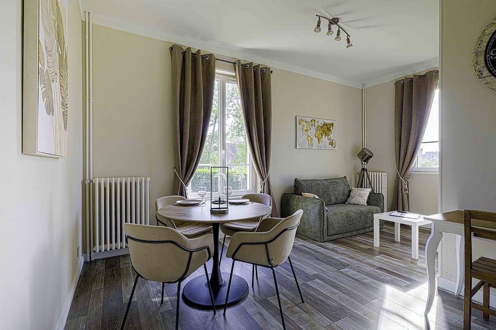 Entire apartment, Luxurious 2-bedroom apartment in Falaise town center, private parking, Ev charging station in Sainte-Thérèse-en-Pays-de-Falaise, Caen region