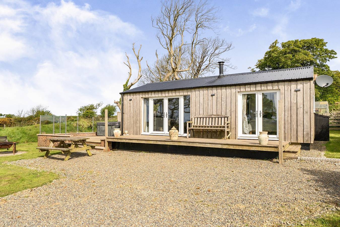 Romantic Hot Tub Lodge , Stunning Views in Pembrokeshire