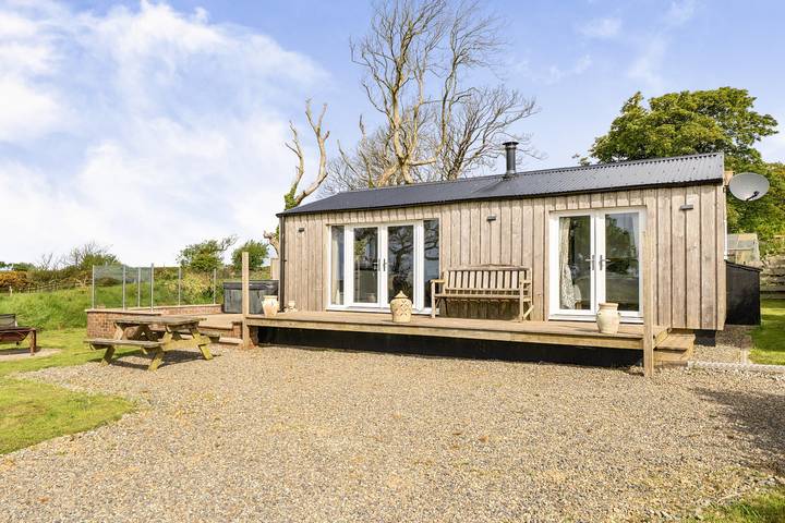 Lodge for 2 people, with Balcony and Hot tub as well as Terrace and Garden in Wales