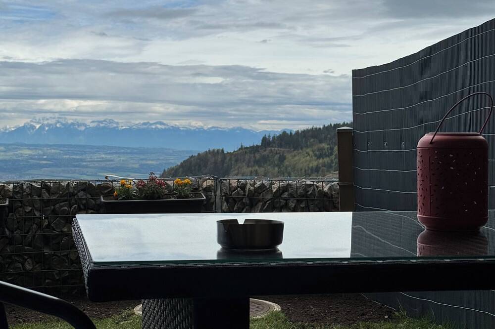 Appartamento intero, Studio in the heart of nature in Sainte-Croix, Three-Lakes
