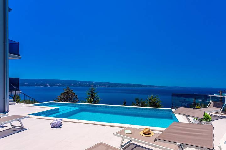 Ferienhaus für 10 Personen, mit Balkon/Terrasse und Meerblick sowie Pool