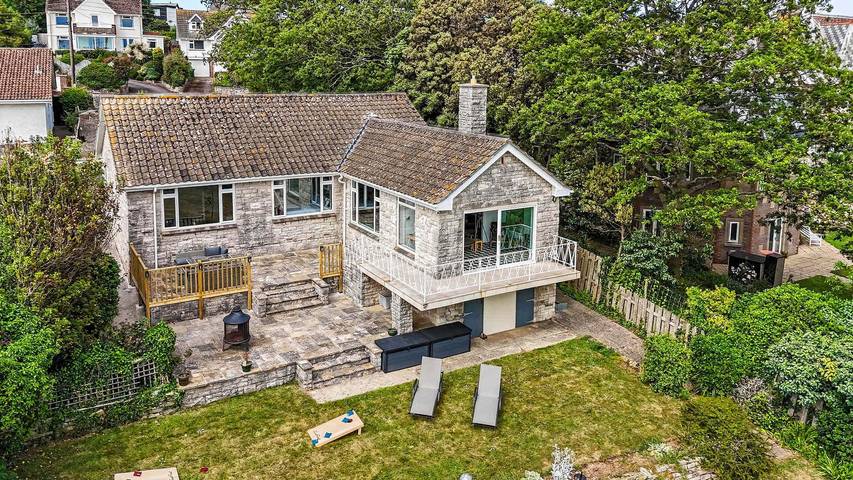 Holiday rental for 4 people, with garden and balcony, child-friendly in Seaton