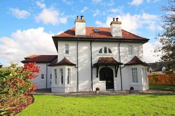 Vacation rental for 13 people, with Hot tub and Terrace as well as Yard in Scotland