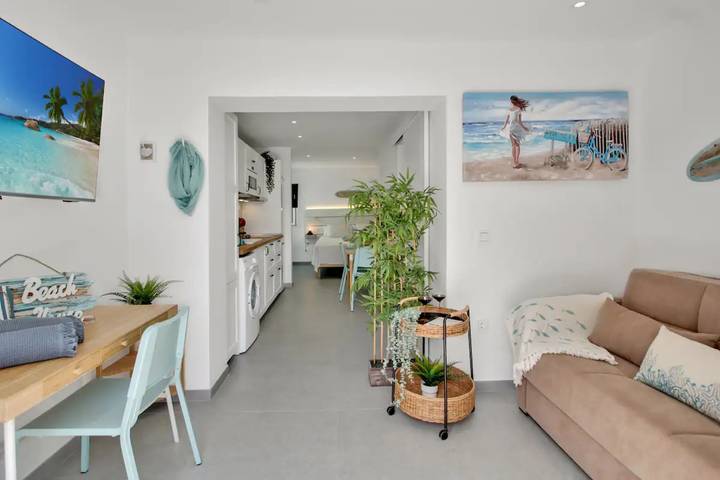 Entire studio, Vacation Studio '4ever1' with Wi-Fi and Air Conditioning in Corralejo, La Oliva
