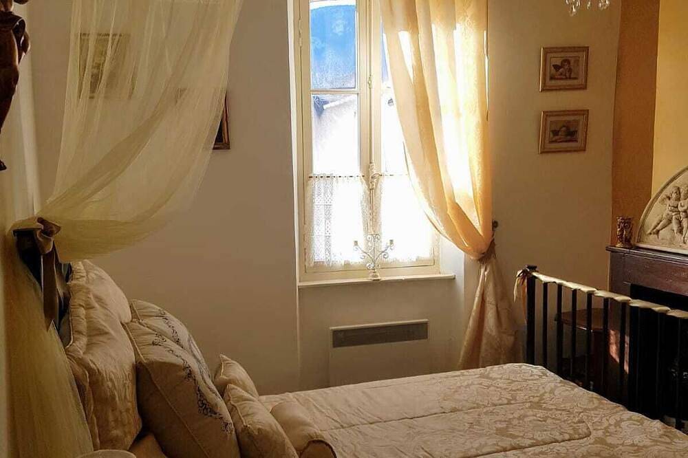 Chambre 'Blanquette' avec vue sur la montagne Maison de ville Quillan in Quillan, Parc naturel régional Corbières-Fenouillèdes