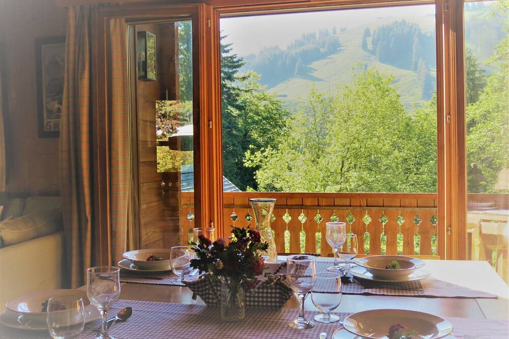 Wundervolles Chalet mit beheiztem Indoor-Pool in schöner alpiner Umgebung in Gruyères, Kanton Freiburg