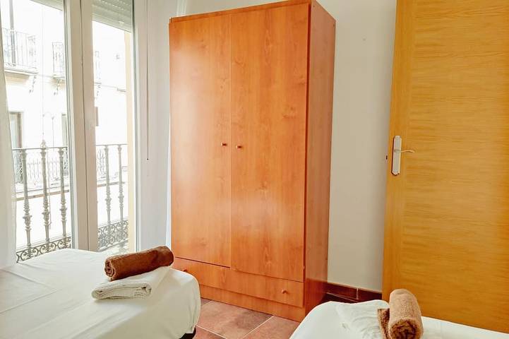 Apartamento entero, Homey Seville. Bright Apartment at Santa Cruz 6 people Parking Optional in Casco Antiguo, Sevilla