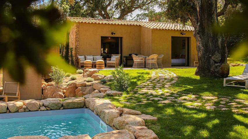 Villa pour 2 personnes, avec jardin et piscine