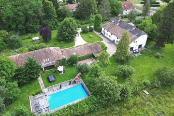 Gîte pour 15 personnes, avec jardin à Fretigney-et-Velloreille