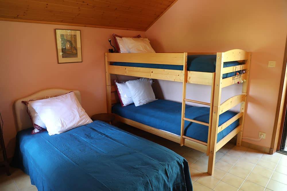 Maison de campagne avec son accès privé à la rivière Drôme in Mirabel-et-Blacons, Région de Die