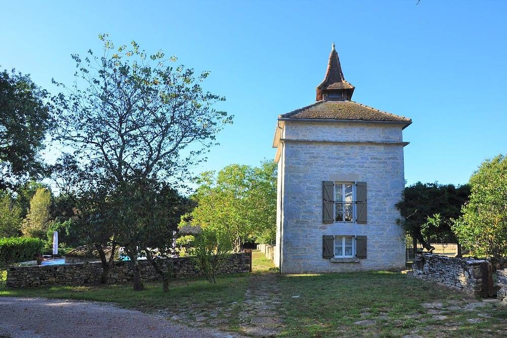 Domaine de Fangal 4* - pigeonnier climatisé pour 2/3 p - piscine 25m chauffée in Septfonds, Quercy