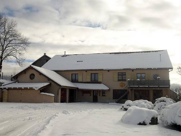 Gîte pour 4 personnes, avec jardin à Bief-des-Maisons