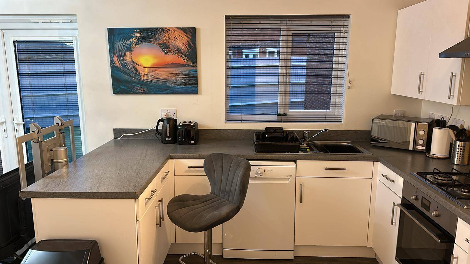 House - Sleeps 8 - Parking - Station Close in Wolverhampton, Birmingham y alrededores