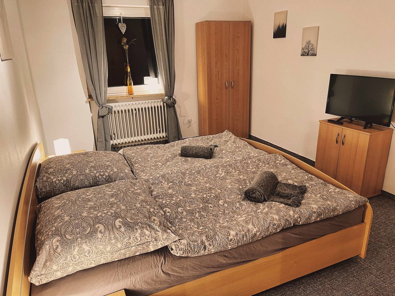Haustierfreundliche Ferienwohnung "Bienenkorb" mit Garten, Kachelofen & Wlan in Selb, Landkreis Wunsiedel im Fichtelgebirge