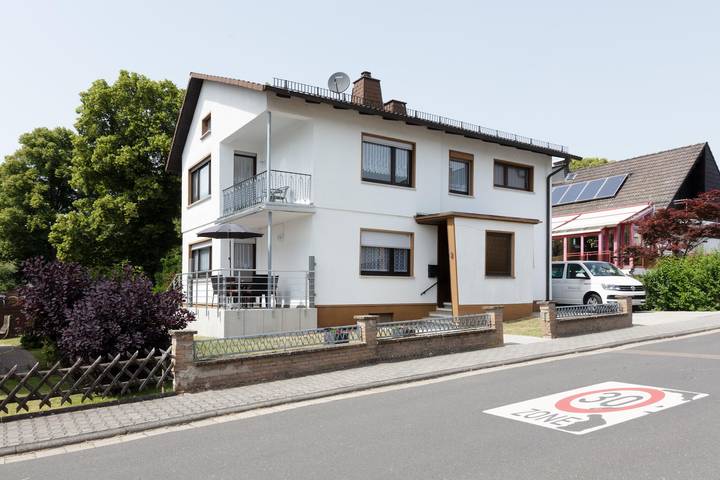 Ferienhaus für 6 Personen, mit Balkon und Terrasse sowie Garten im Lahntal