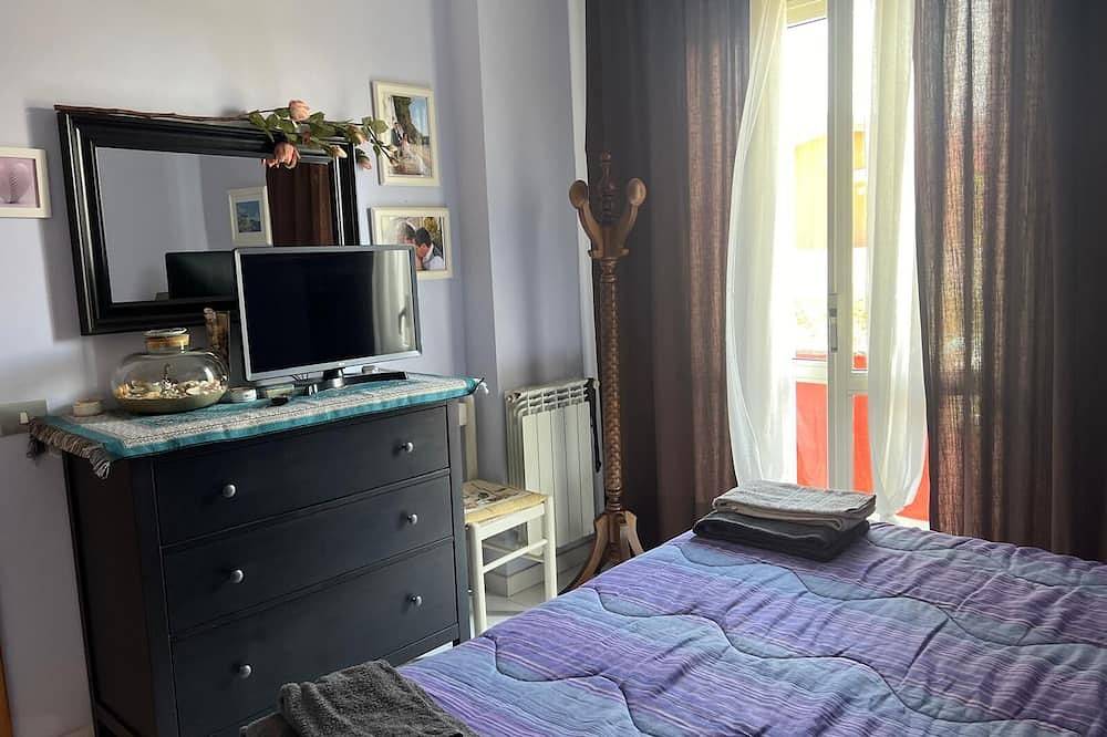 Vacation home by the sea with garden and near Rome in Torvaianica, Pomezia