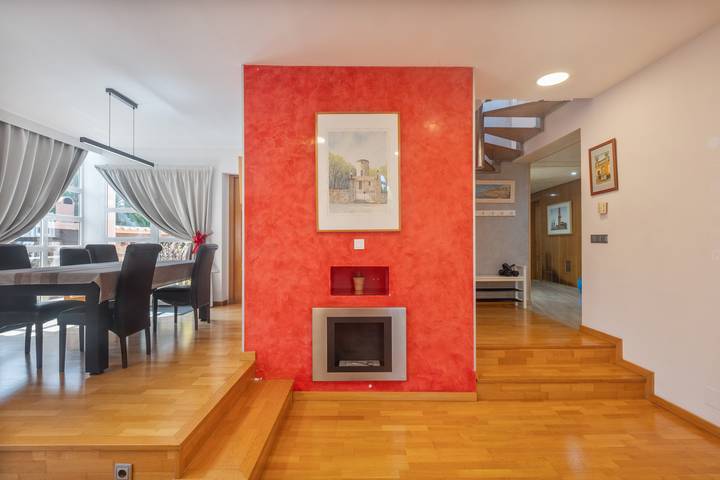 Villa Berria: Bbq, Pool, Jacuzzi, Billiards, 5 Bedrooms, 9 Guests, Oasis in Palma in Pont d'Inca Nou, Marratxí