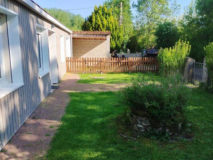 Location de vacances pour 6 personnes, avec terrasse et jardin à Sansais - 3