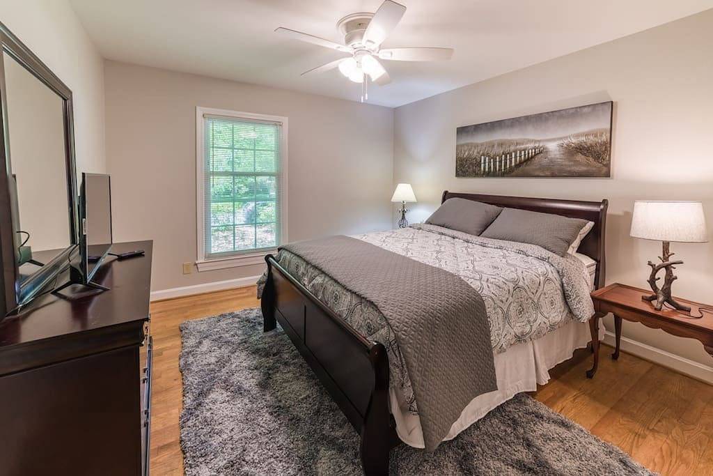 Modern 4 Bedroom pets welcome in Greensboro, Guilford County