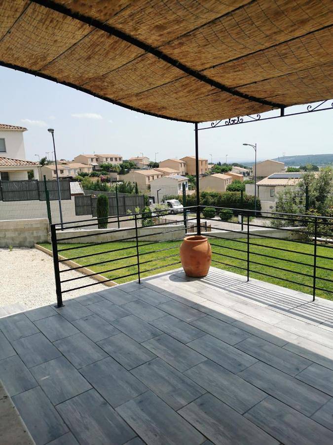 Location de vacances pour 8 personnes, avec vue et bassin pour enfant ainsi que piscine et jardin à Aramon - 4