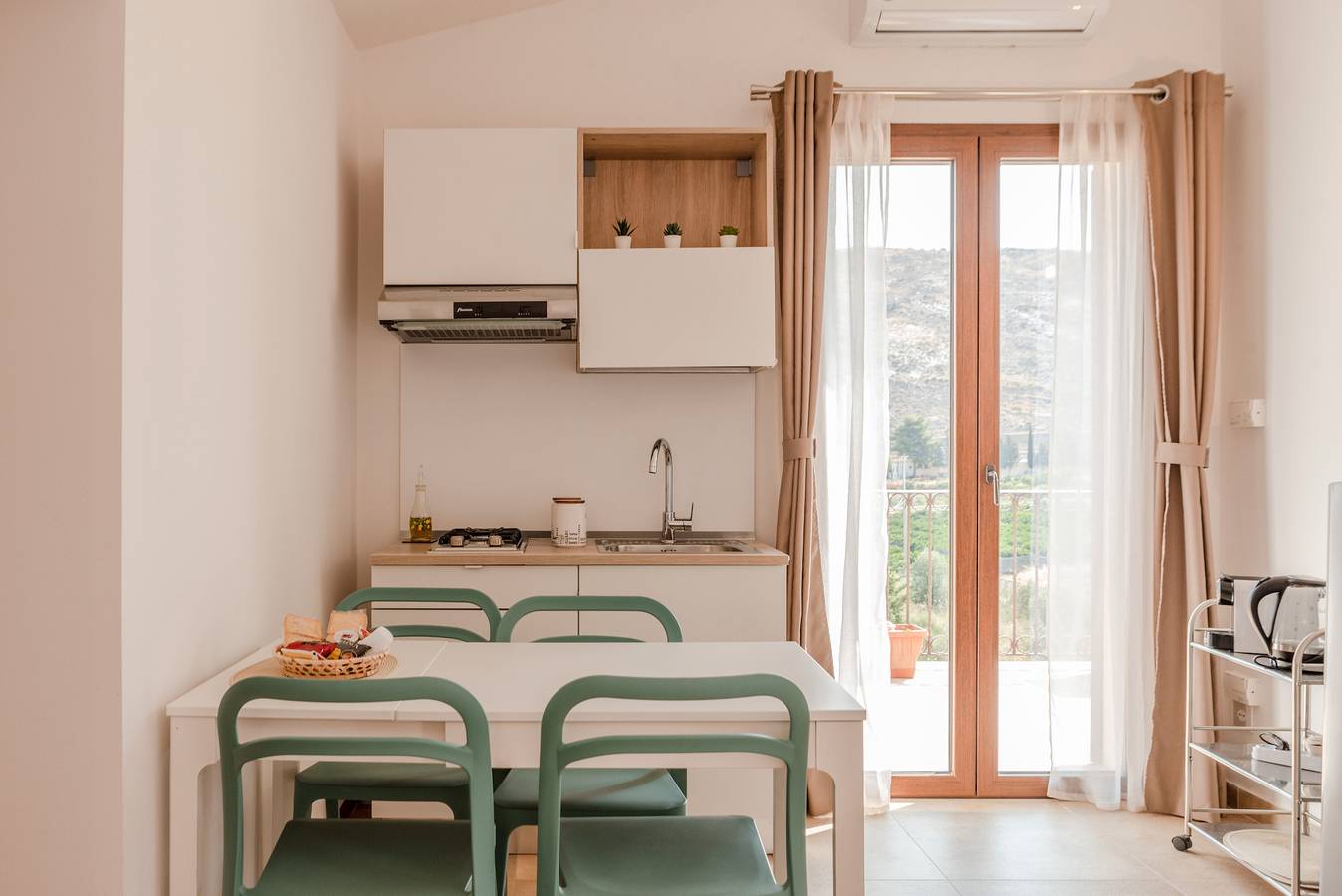 Entire apartment, Apartment 'Le 3 Rose - Tea' with Lake View, Wi-Fi and Air Conditioning in Montallegro, Agrigento Province