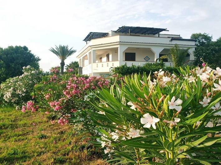 Lodge for 4 people, with Terrace and Garden in Sicily