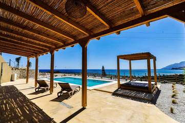 Cottage pour 6 personnes, avec piscine ainsi que jardin et vue dans Keratokambos