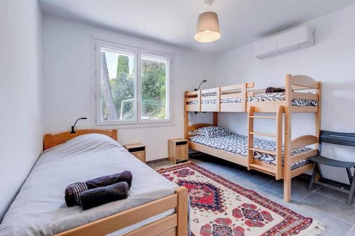 Entire apartment, Spacious Countryside Villa with Heated Pool – Peaceful & Family-Friendly in Velaux, Mediterranean Coast (France)