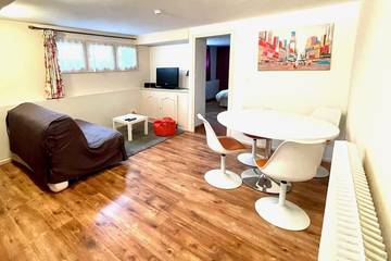 Gîte pour 4 personnes, avec terrasse ainsi que jardin et piscine à Brison-Saint-Innocent