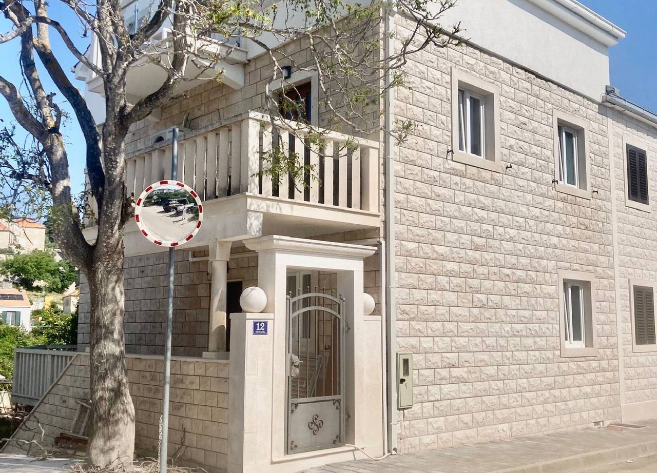 Ganze Wohnung, Ferienwohnung für 4 Personen mit Balkon in Sutivan, Brac