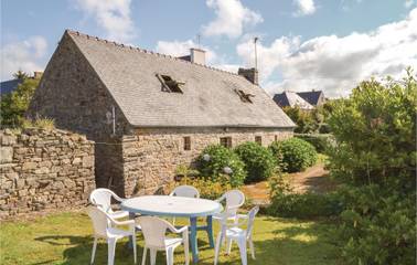 Gîte pour 6 personnes, avec jardin à Plozévet