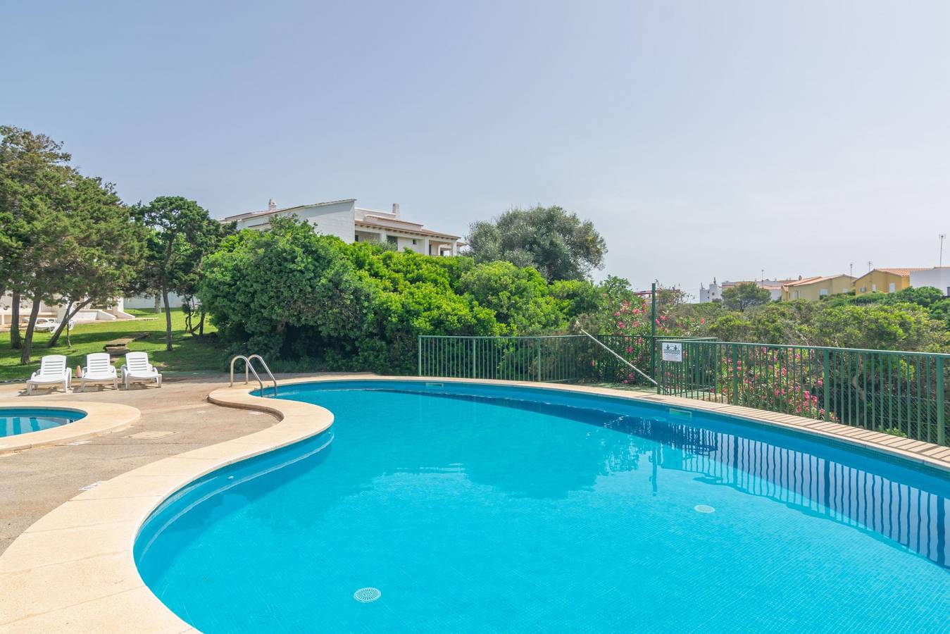 Appartement de vacances entier, Biniforcat 11 - Appartement confortable avec piscine commune à 250 mètres de la plage. in Cala Blanes, Ciutadella