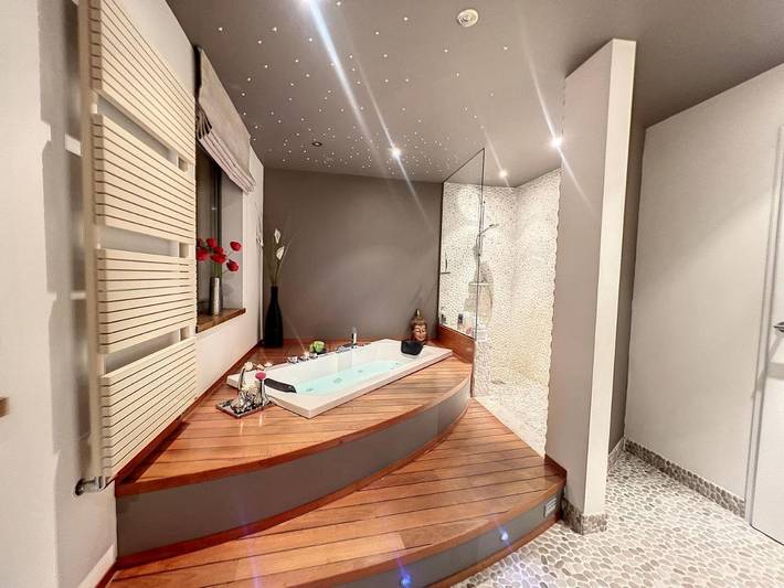 Location de vacances pour 9 personnes, avec jacuzzi et jardin à Incourt - 3