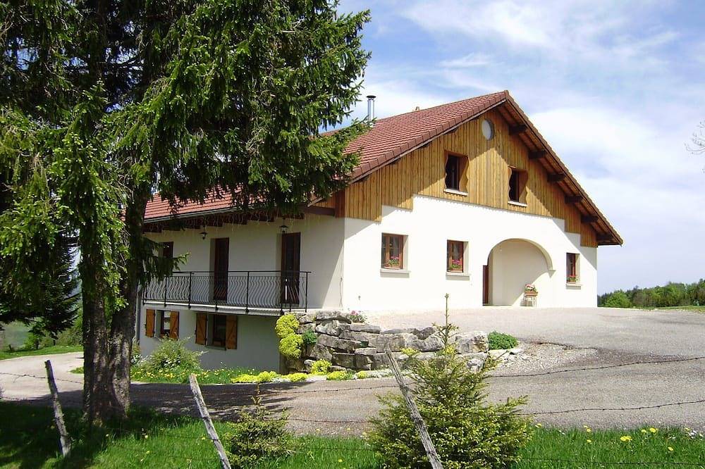 Appartement entier, Gîte dans maison, pleine nature, Franche-Comté, proximité de la Suisse in Hauterive-la-Fresse, Jura Francais