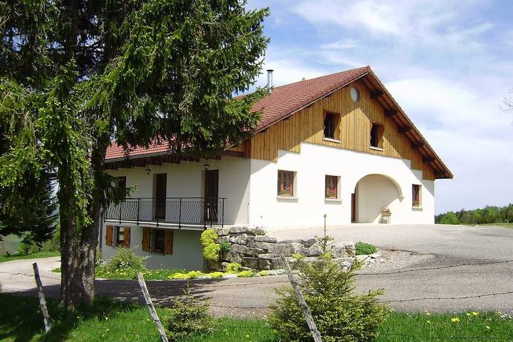Gîte pour 4 personnes, avec jardin, animaux acceptés à Hauterive-la-Fresse
